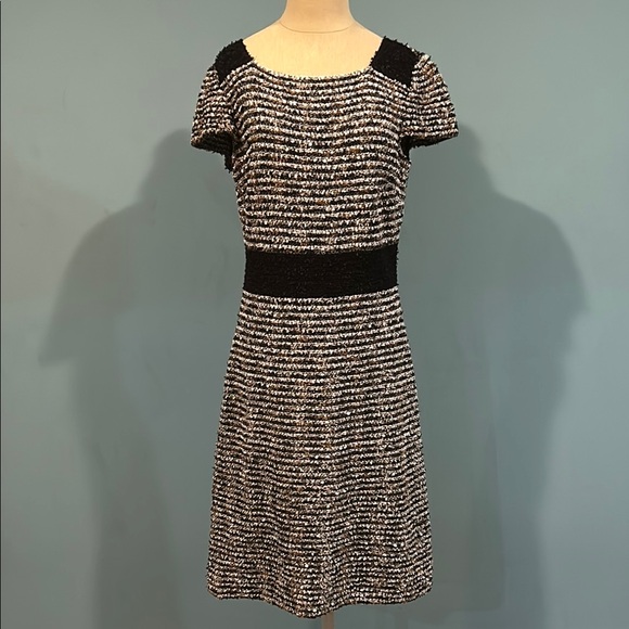 St. John Dresses & Skirts - St. John Inlaid Eyelash Knit Cap Sleave A-Line Dress size 8 Black White Brown